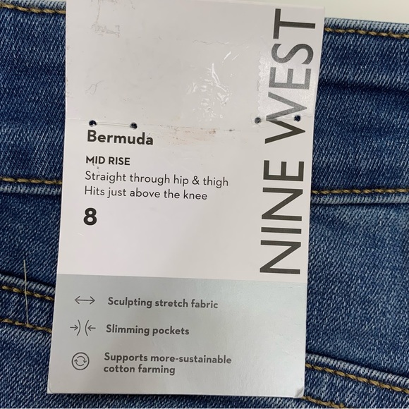 Nine West Mid Rise Bermuda Medium Wash Jean Shorts With Raw Fringe Hem New Nwt - Picture 7 of 16